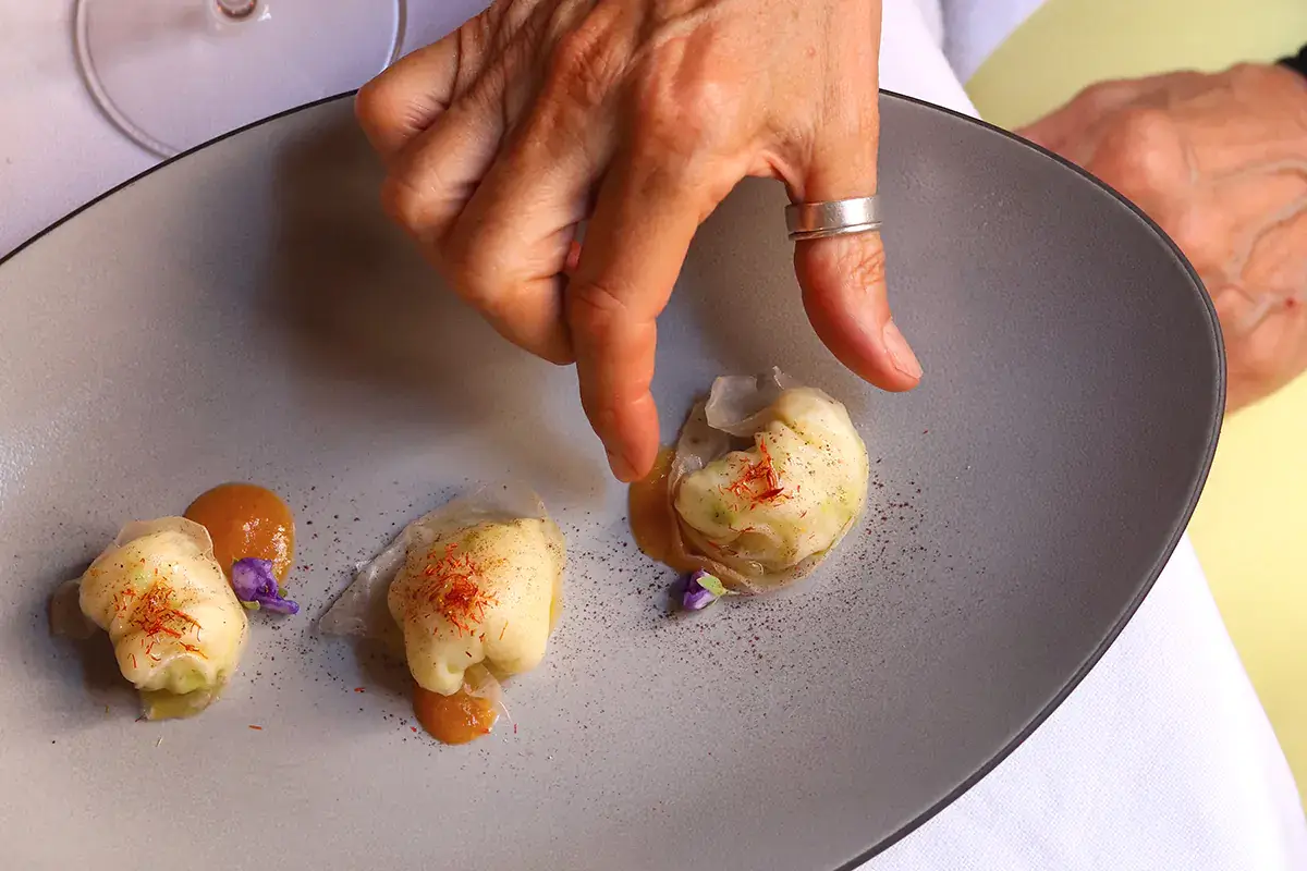 Una delle ricette amatoriali preparate da blogger e giornalisti con l'aiuto di chef Batavia Blogger e giornalisti alla sfida del baccal&agrave; islandese con chef Batavia