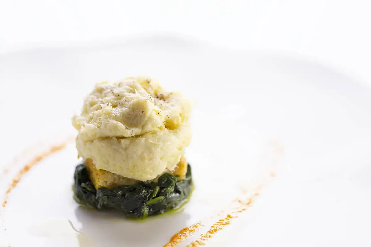 Baccalà mantecato al latte microfiltrato, spinaci e polenta Tra moglie e marito… mettiamoci pure un’Osteria