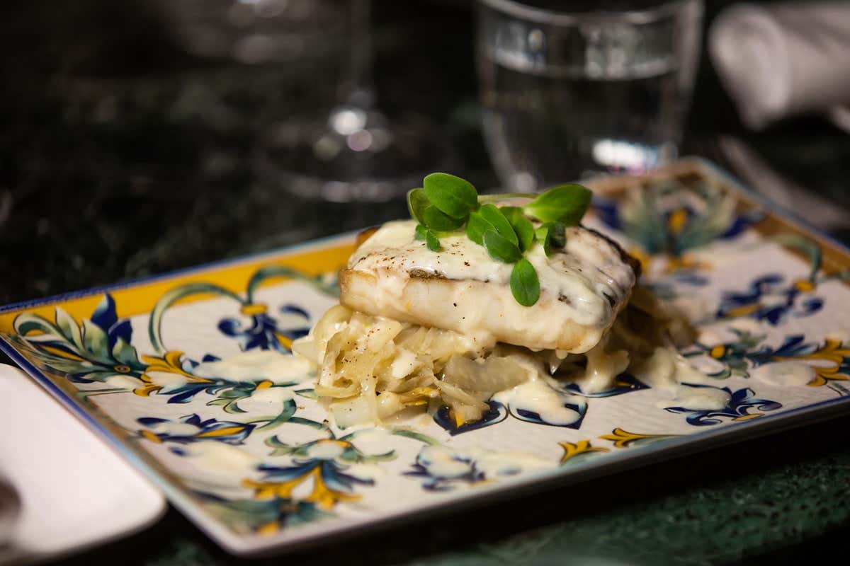 Baccal&agrave; dell'Atlantico con finocchi stufati e soubise Le Carr&egrave; Fran&ccedil;ais porta a Roma i sapori di Francia