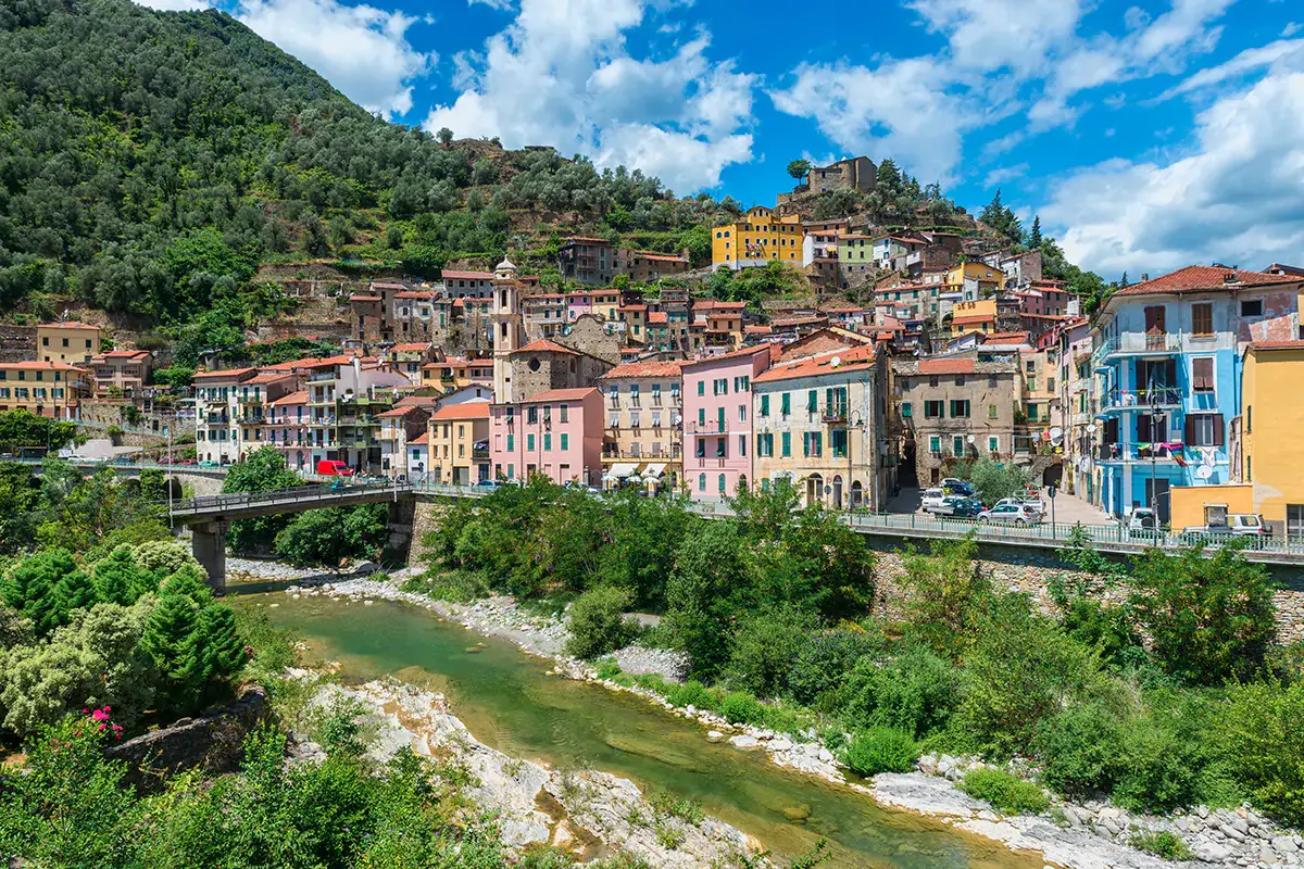 Il villaggio di Badalucco Il Piemonte &egrave; il regno delle Bandiere Arancioni, le 262 mete selezionate dal Touring Club