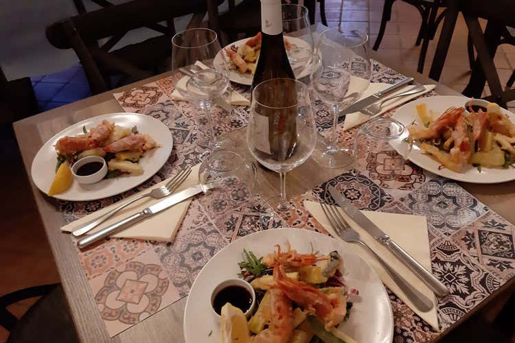 Il menu prevede anche un percorso di pesce (Baglio Ciachea Restaurant Nell&rsquo;ex convento ricette a km zero)