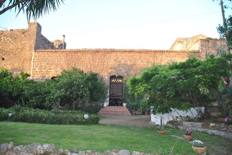 L'ex convento, oggi sede del nuovo ristorante (Baglio Ciachea Restaurant Nell&rsquo;ex convento ricette a km zero)
