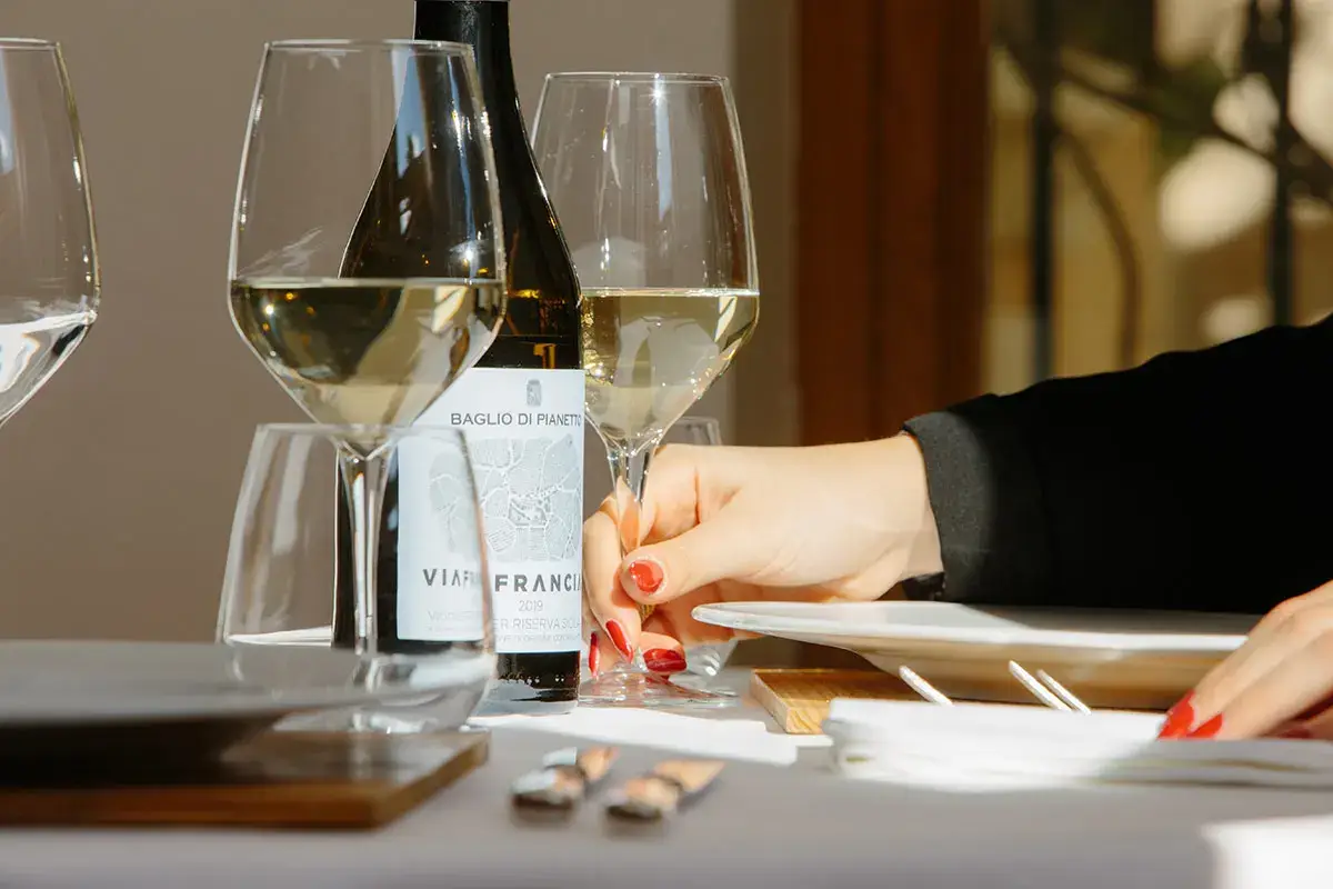 Viafrancia Riserva Bianco di Baglio di Pianetto Origini francesi, temperamento siciliano: ecco il Viognier di Baglio di Pianetto