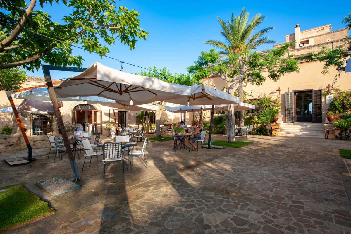 Wellness vista mare e dal sapore di vino al Baglio Oneto di Marsala