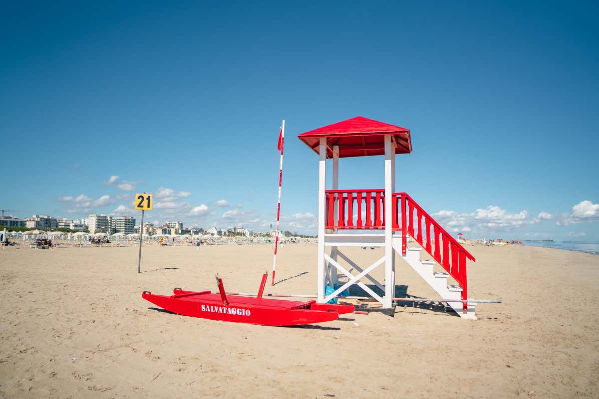Estate al via, spiagge a corto di bagnini. Il Sib: «Situazione drammatica» Estate al via, spiagge a corto di bagnini. Il Sib: «Situazione drammatica»