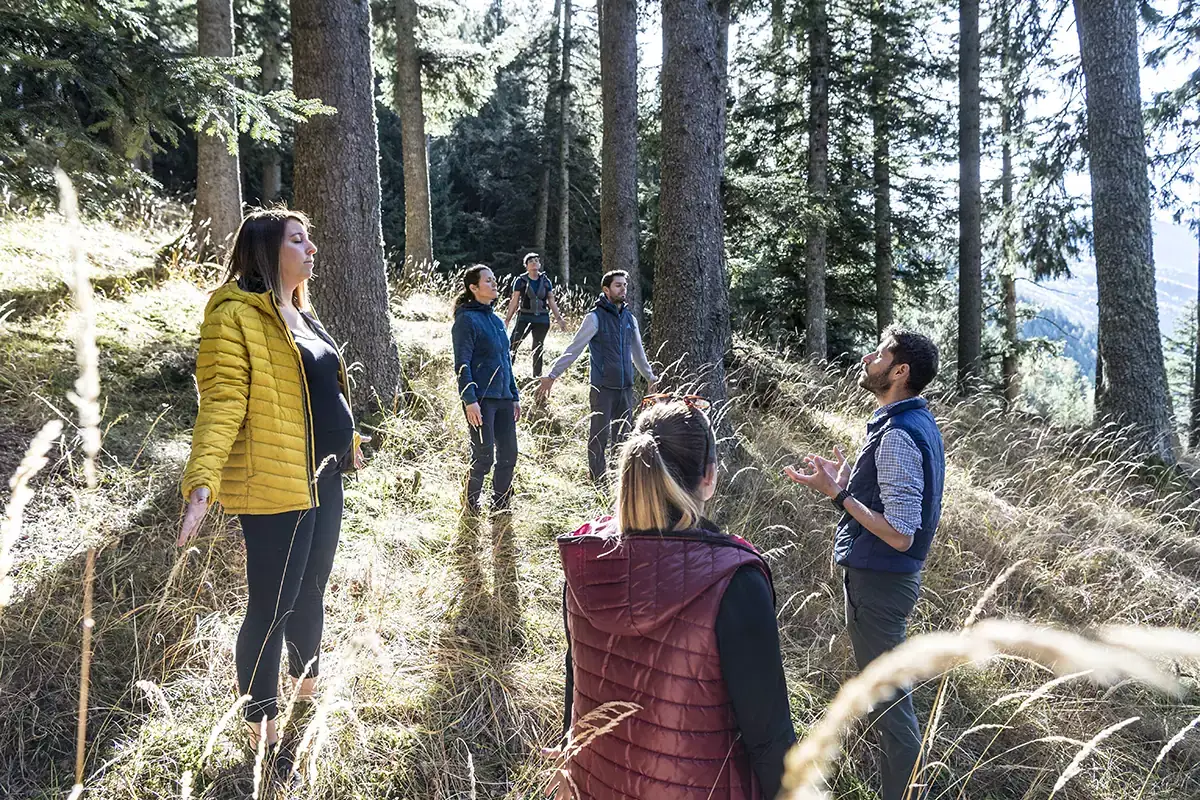 Il bagno nella foresta porta ad assorbire l'atmosfera del bosco - Foto Martin + Kiem Rimettersi in forma all&rsquo;Hotel Hanswirt