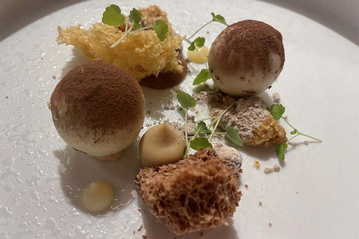 Bahibe, nocciola misto Chiavari, caramello salato Orto by Jorg Giubbani, insolito (ma riuscito) abbinamento tra Liguria e Alto Adige