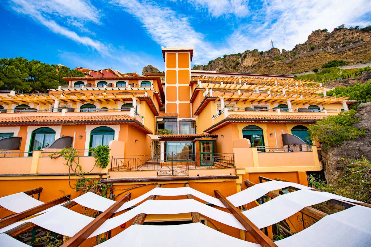 Hotel Baia Taormina, ospitalità siciliana per una vacanza esclusiva Hotel Baia Taormina, ospitalità siciliana per una vacanza esclusiva