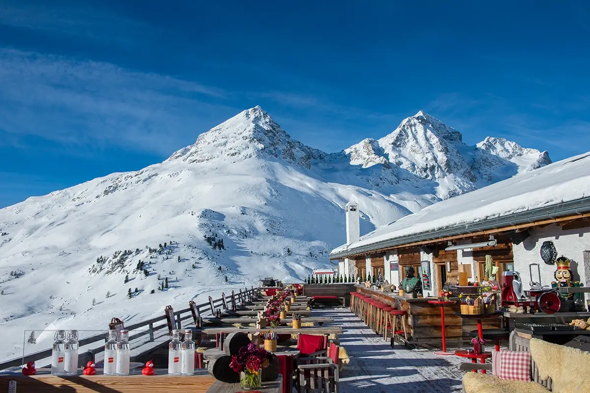 Baita El Paradiso Corviglia. Foto Gian Giovanoli Sciare in Engadina? Bello e conveniente