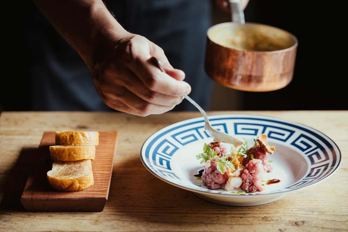 Baita Piè Tofana: l'arte dell'ospitalità e della cucina tra le Dolomiti