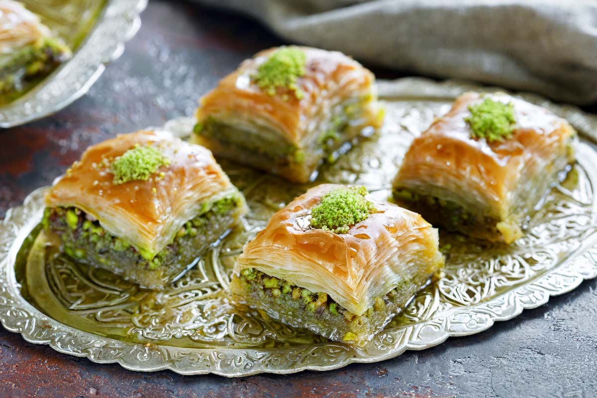 Ramadan a tavola: come funziona, piatti tipici e consigli per mangiare bene