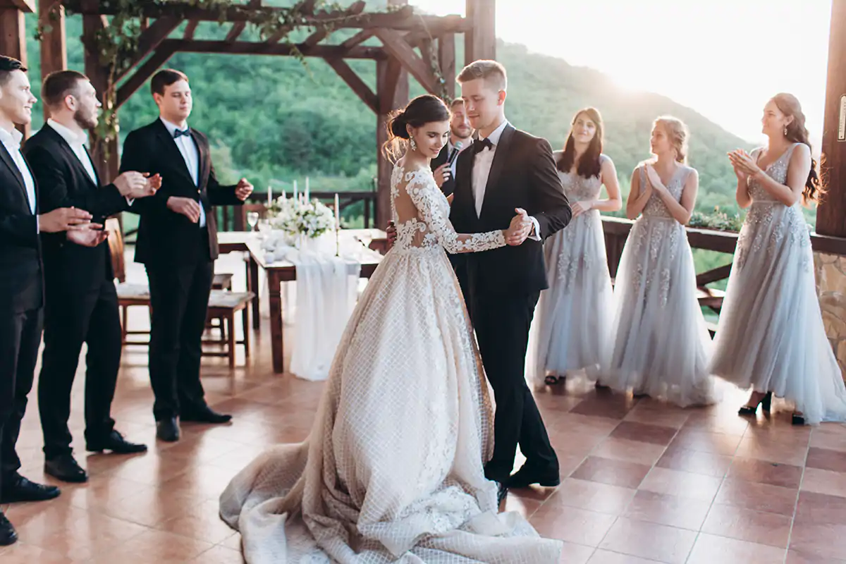 Ancora poca chiarezza sulla possibilit&agrave; dei ballare o no Ripartono le feste di matrimonioRestano dubbi su balli e green pass