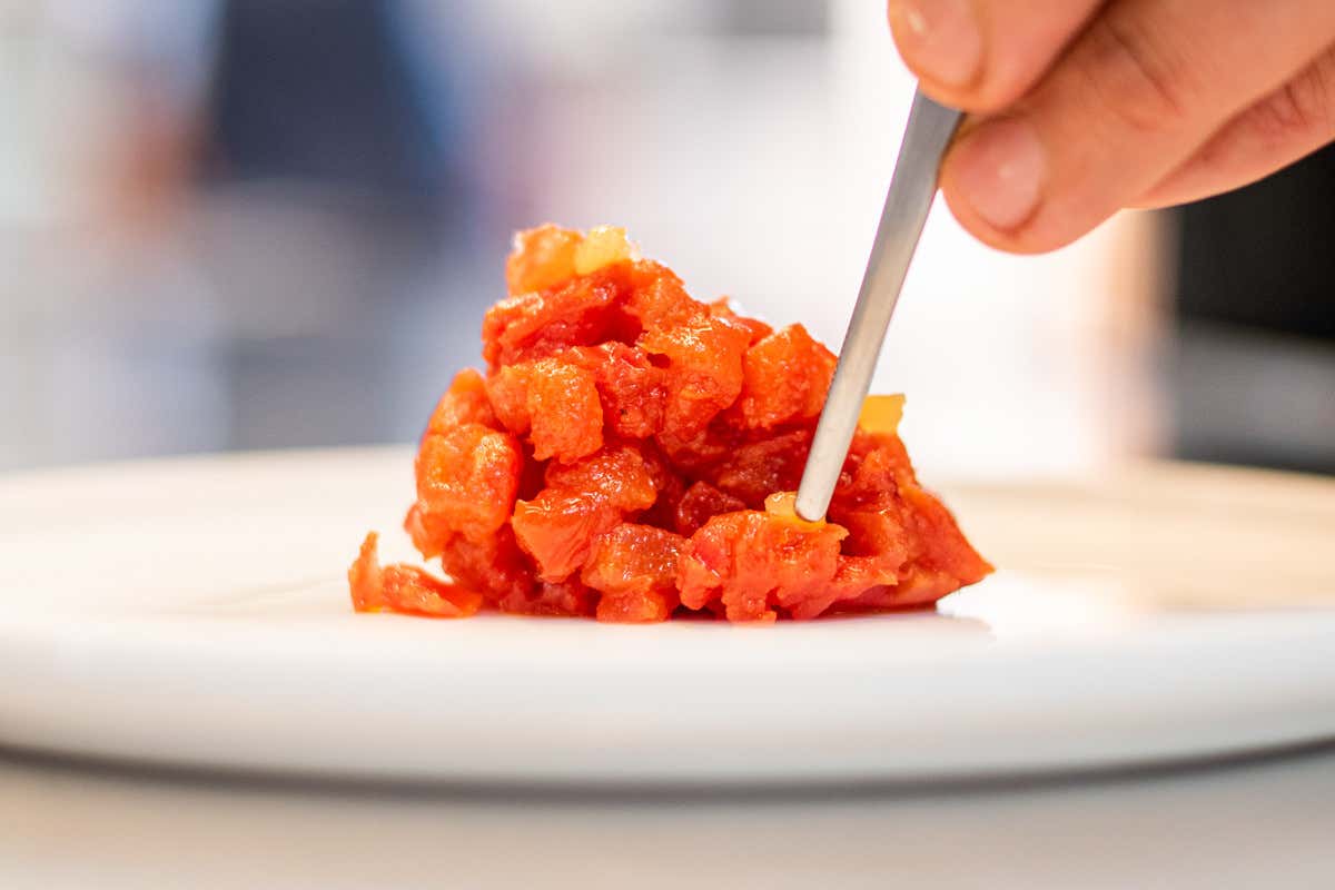 Tartare di pomodori liguri e maionese di zucca Ai Balzi Rossi tecnica e gusto vanno a braccetto nel piatto