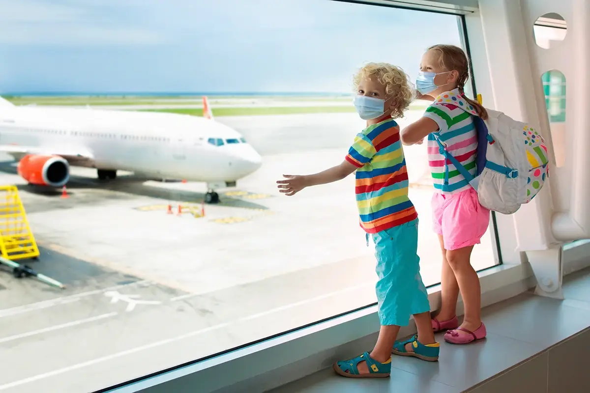 Al disotto dei 6 anni non c'&egrave; bisogno del green pass per partecipare a banchetti con meno di 60 partecipanti Bimbi sotto i 6 anni in viaggio: niente tampone o quarantena