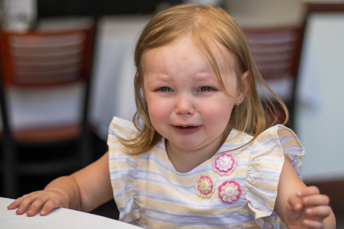 Un ristorante stellato obbliga i bambini a restare seduti a tavola: scoppia la polemica