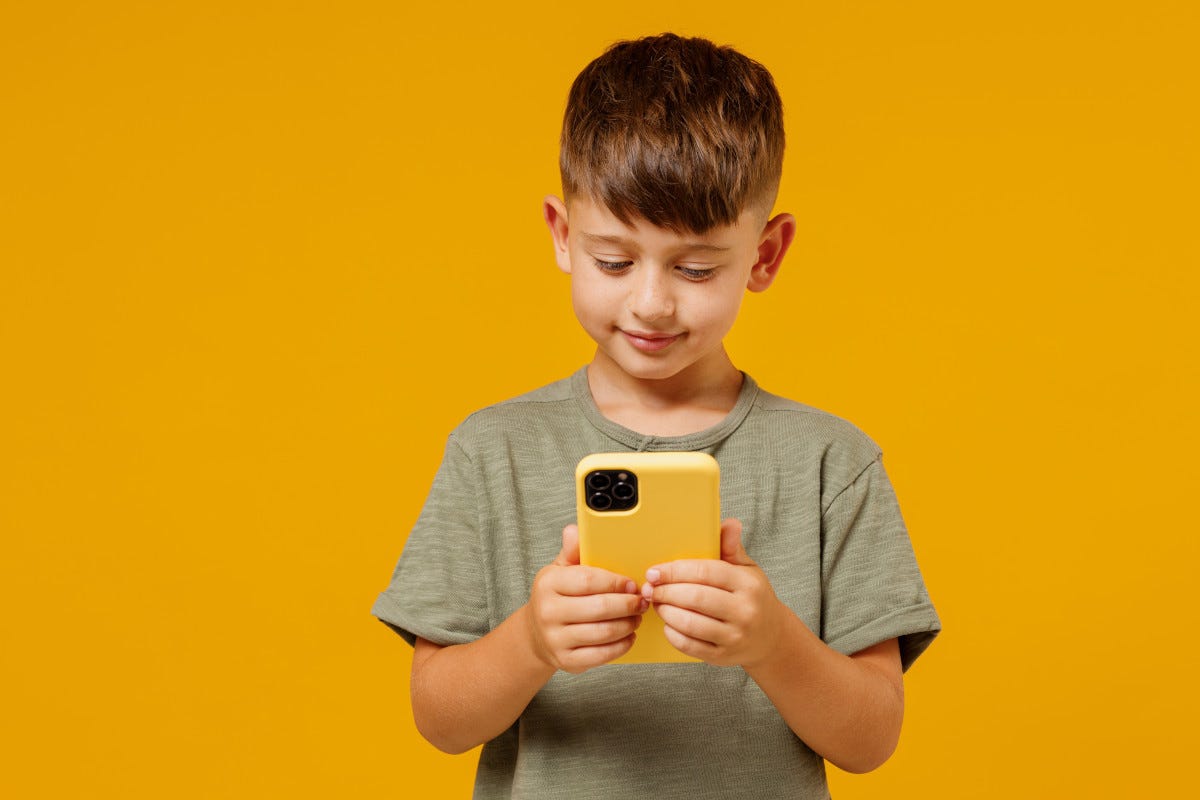Smartphone, il pediatra spiega l’importanza dell’educazione digitale Bambini e cellulare: l’importanza dell’educazione digitale