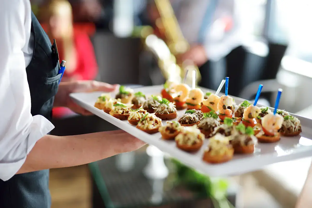 Per i banchetti di matrimonio vale la regola del buffet servito o apparecchiato con cibi monodose Torna la zona gialla, ecco come cambiano le regole anti-contagio