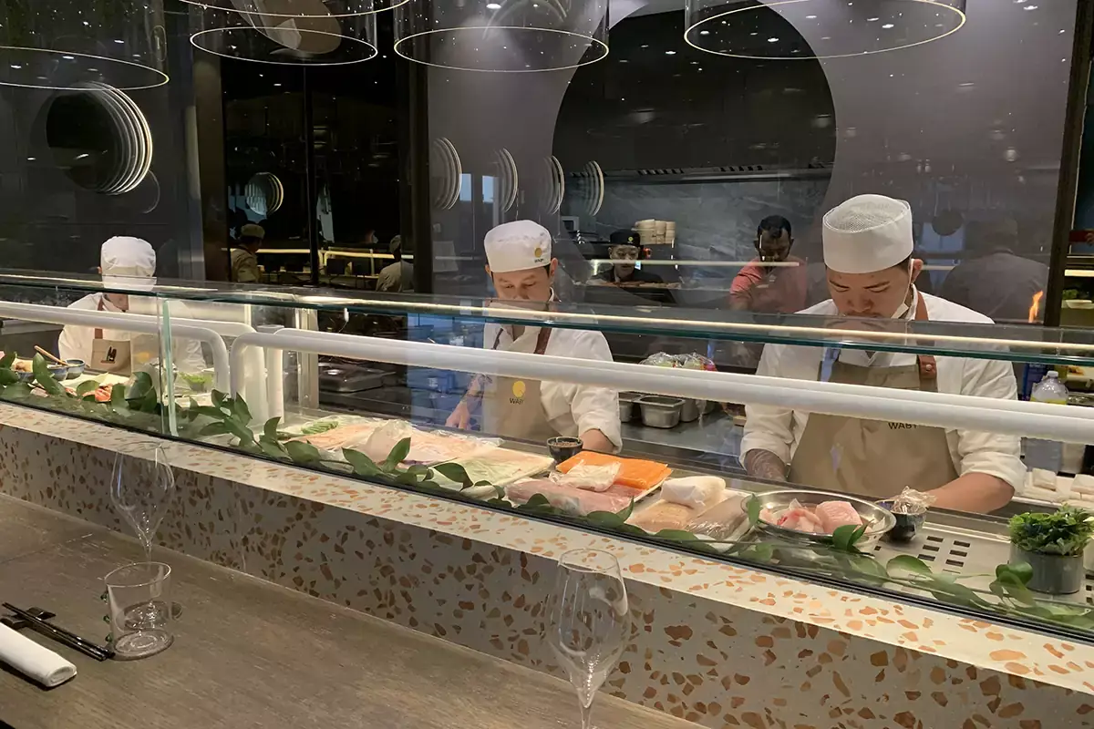 Il banco sushi, sempre molto ambito Waby Restaurant, cucina asiatica di respiro internazionale