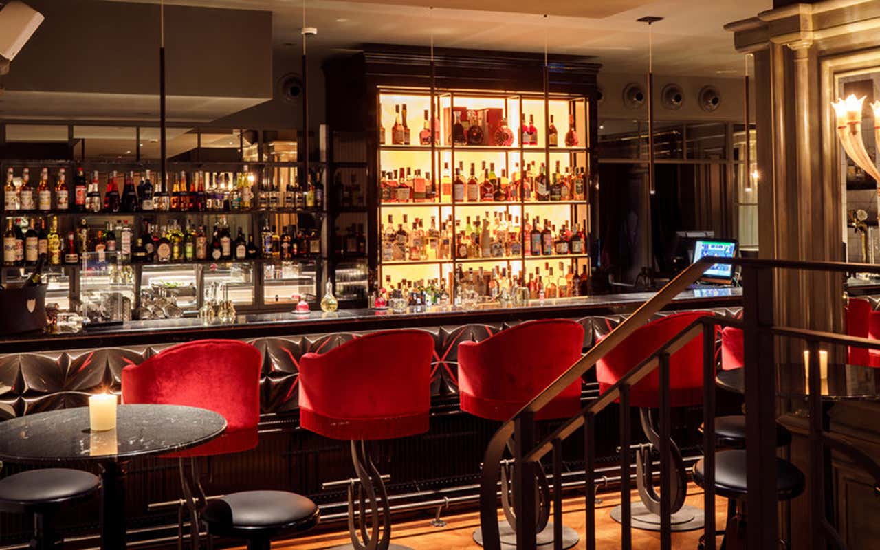 Il bancone Come nel Grande Gatsby: il glamour anni 30 al Valentyne Restaurant