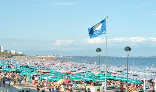 Bandiere blu a 246 spiagge Liguria in testa con 18 località