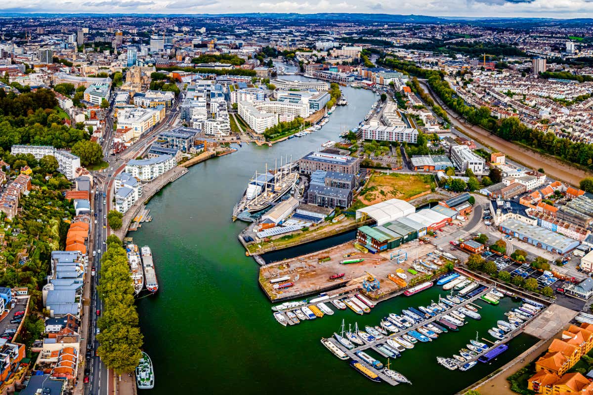 La città di Bristol Itinerario artistico per scoprire le opere di Banksy La città di Bristol Itinerario artistico per scoprire le opere di Banksy