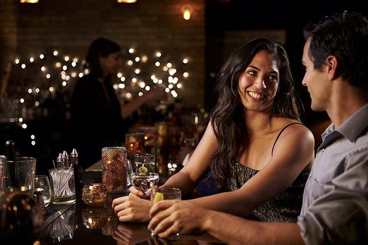 Riaprono i bar, occasione per i single In cerca dell'anima gemella? Ecco i migliori bar per le conquiste Riaprono i bar, occasione per i single In cerca dell'anima gemella? Ecco i migliori bar per le conquiste