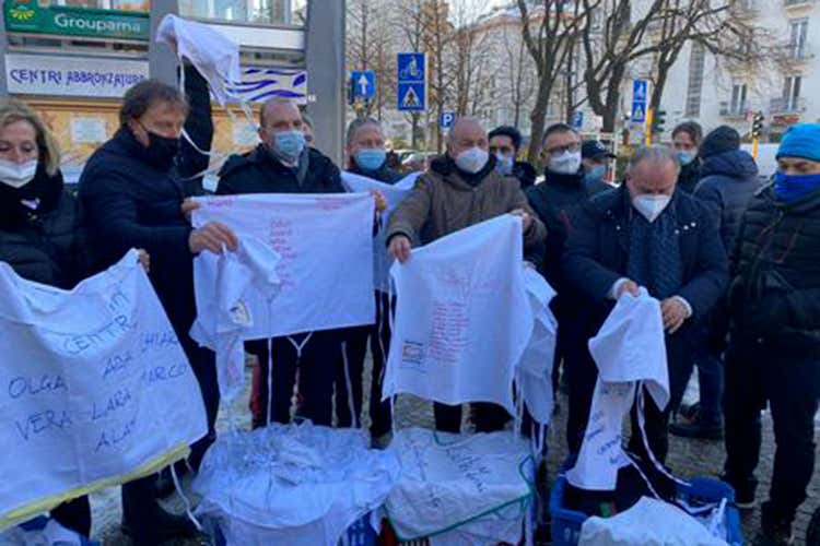 La protesta di Trento - Bar, niente aperitivo d'asporto? Scoppia la protesta dei gestori