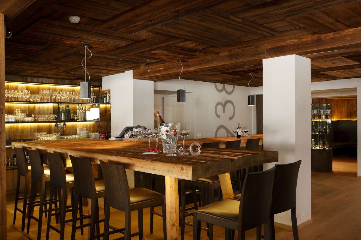 L’Iceberg Lounge bar dell’hotel Col Alto Hotel Col Alto a Corvara, una lunga tradizione nell’arte dell’ospitalità alpina