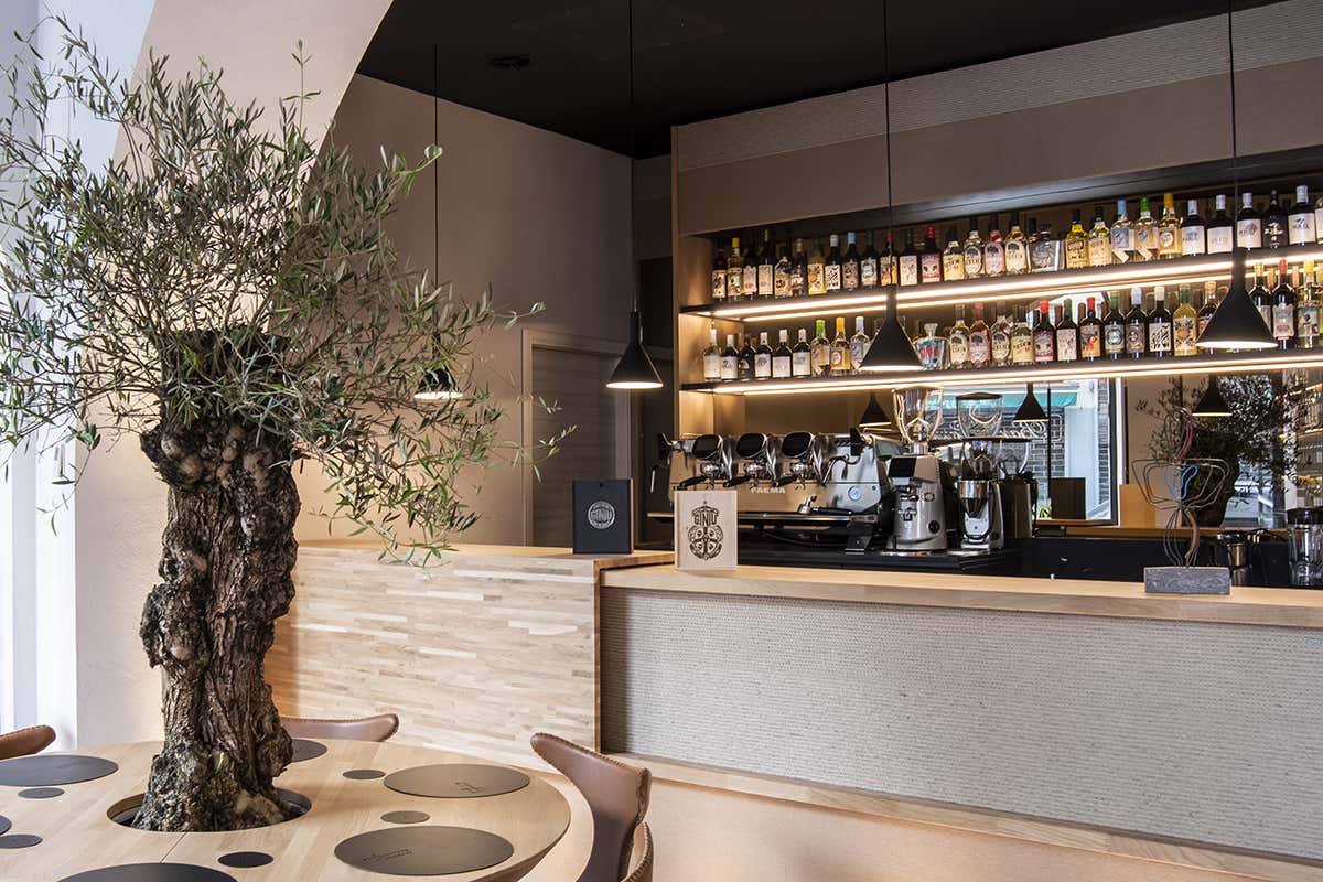 Bar Gustare la Sardegna stando a Milano? Riapre Frades Porto Cervo