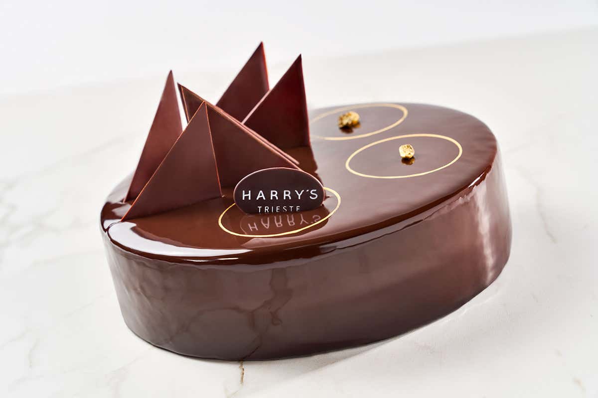 Torta Barcolana Harry’s Piccolo, le 2 stelle di Metullio illuminano il salotto vista mare di Trieste