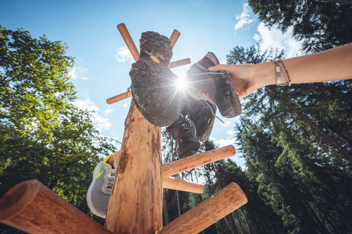 Nel Garda Trentino c'è un parco dove si cammina a piedi nudi