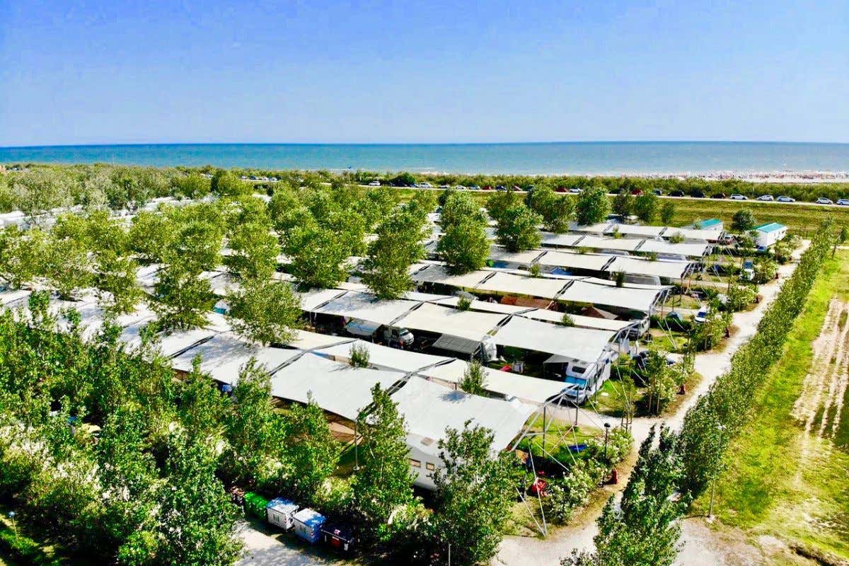 Barricata Holiday Village, il glamping tra le dune del Parco del Delta del Po