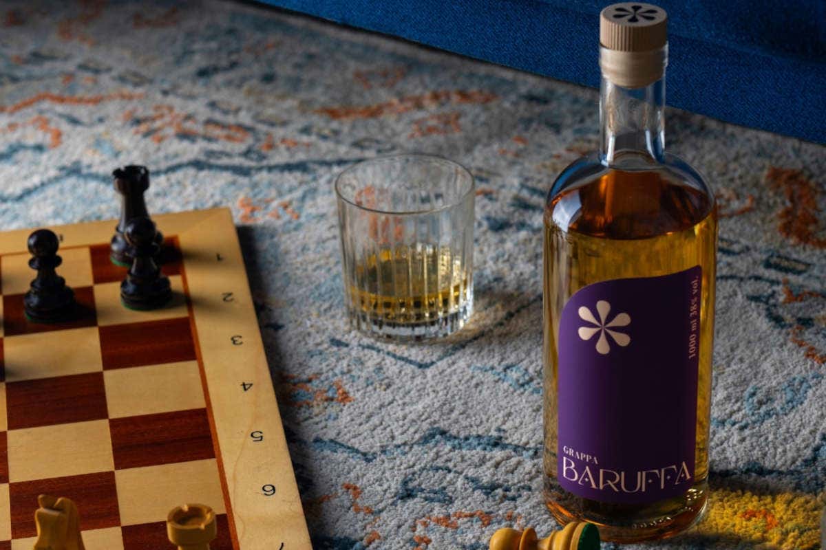 La grappa non la bevono più solo i nonni: ora spopola su TikTok e Instagram La grappa non la bevono più solo i nonni: ora spopola su TikTok e Instagram