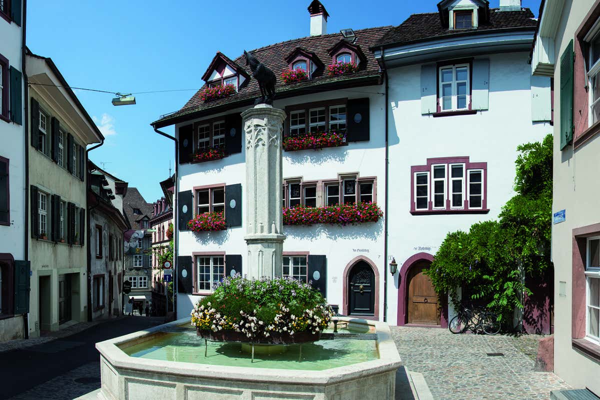 Una piazzetta del centro Arte, architettura ed esperienze: ecco Bailea, la New York della Svizzera