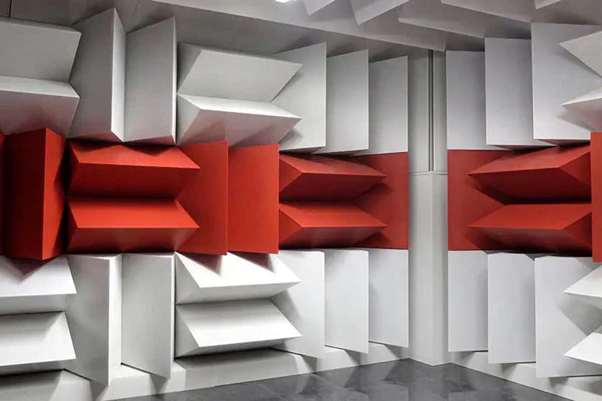 Il rumore rovina il sapore? L’esperimento che cambia il modo di mangiare