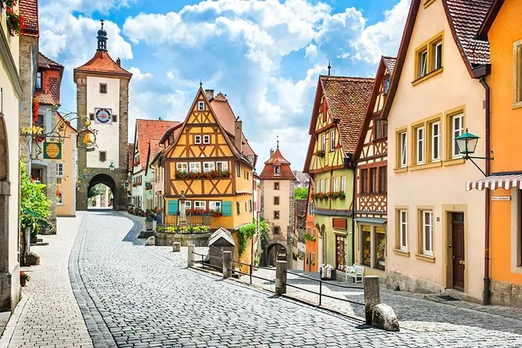 La Germania ha stilato una lista di aree a rischio dove circolano le varianti&nbsp; Non solo GreenPass, tutte le regole per viaggiare in Europa