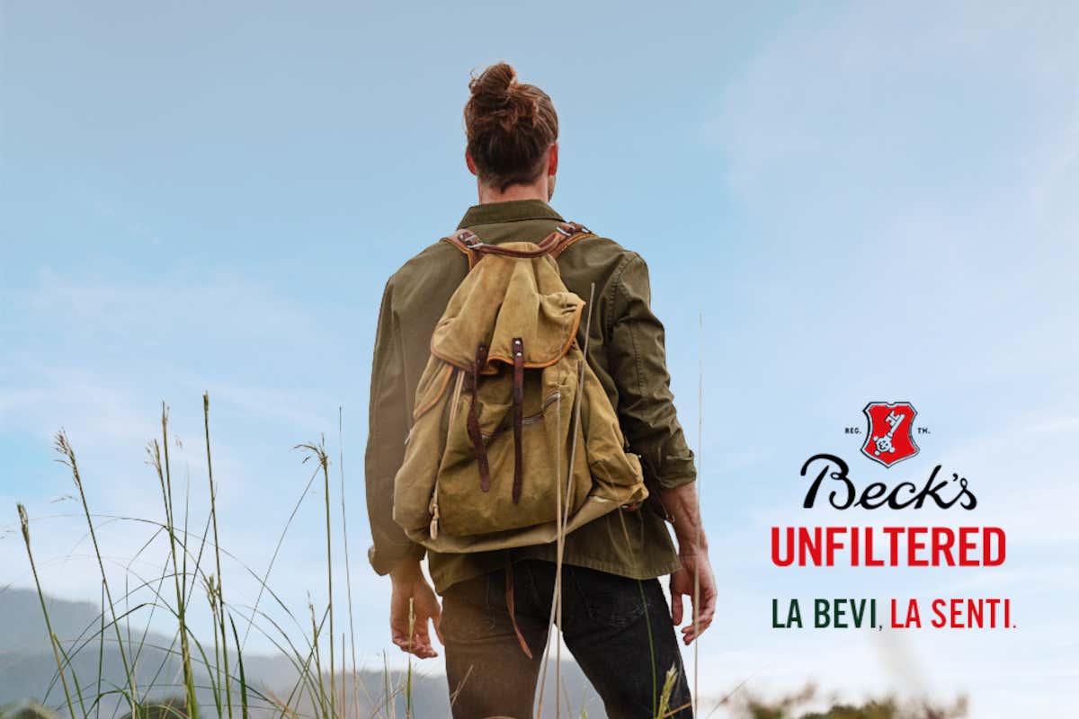 Beck's per un giorno spegne i social e presenta la birra Unfiltered