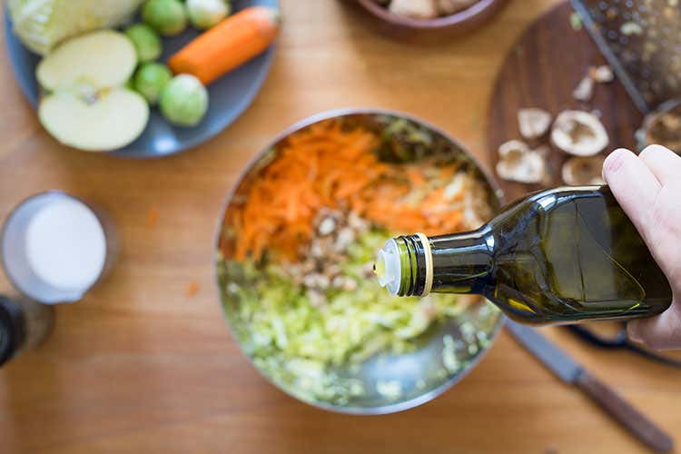 L'obiettivo del ministro &egrave; promuovere un utilizzo diffuso di olio italiano di qualit&agrave;  (Bellanova, appello a Gdo e cuochi &laquo;Olio di qualit&agrave; su tavole e scaffali&raquo;)