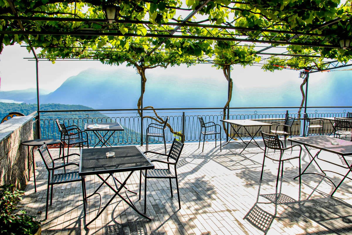 La terrazza del ristorante Bella Vista, ricette uniche con panorama da cartolina