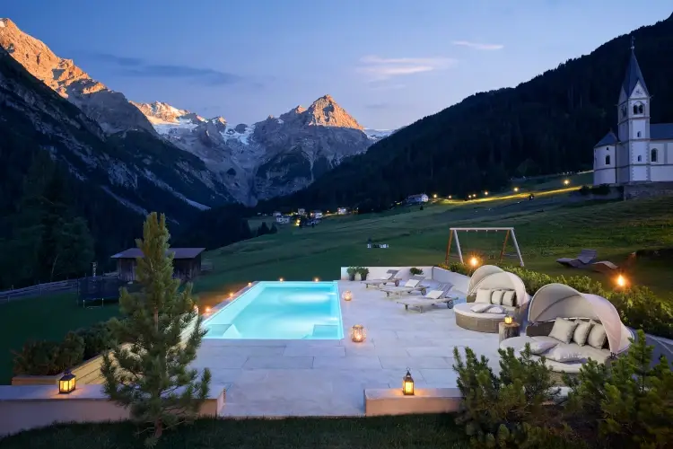Novità all'Hotel Bella Vista di Trafoi: piscina con vista e un nuovo bed and breakfast