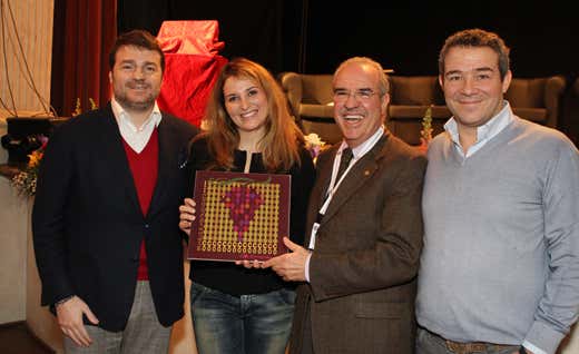 La famiglia Caprai insieme al presidente del Consorzio del Brunello, Fabrizio Bindocci (secondo da destra) La famiglia Caprai insieme al presidente del Consorzio del Brunello, Fabrizio Bindocci (secondo da destra)