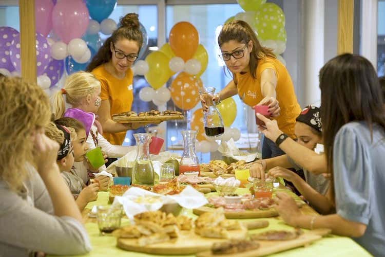 Ristorante per le famiglie (Un ristorante per le famiglie A Milano apre Benvenuto)