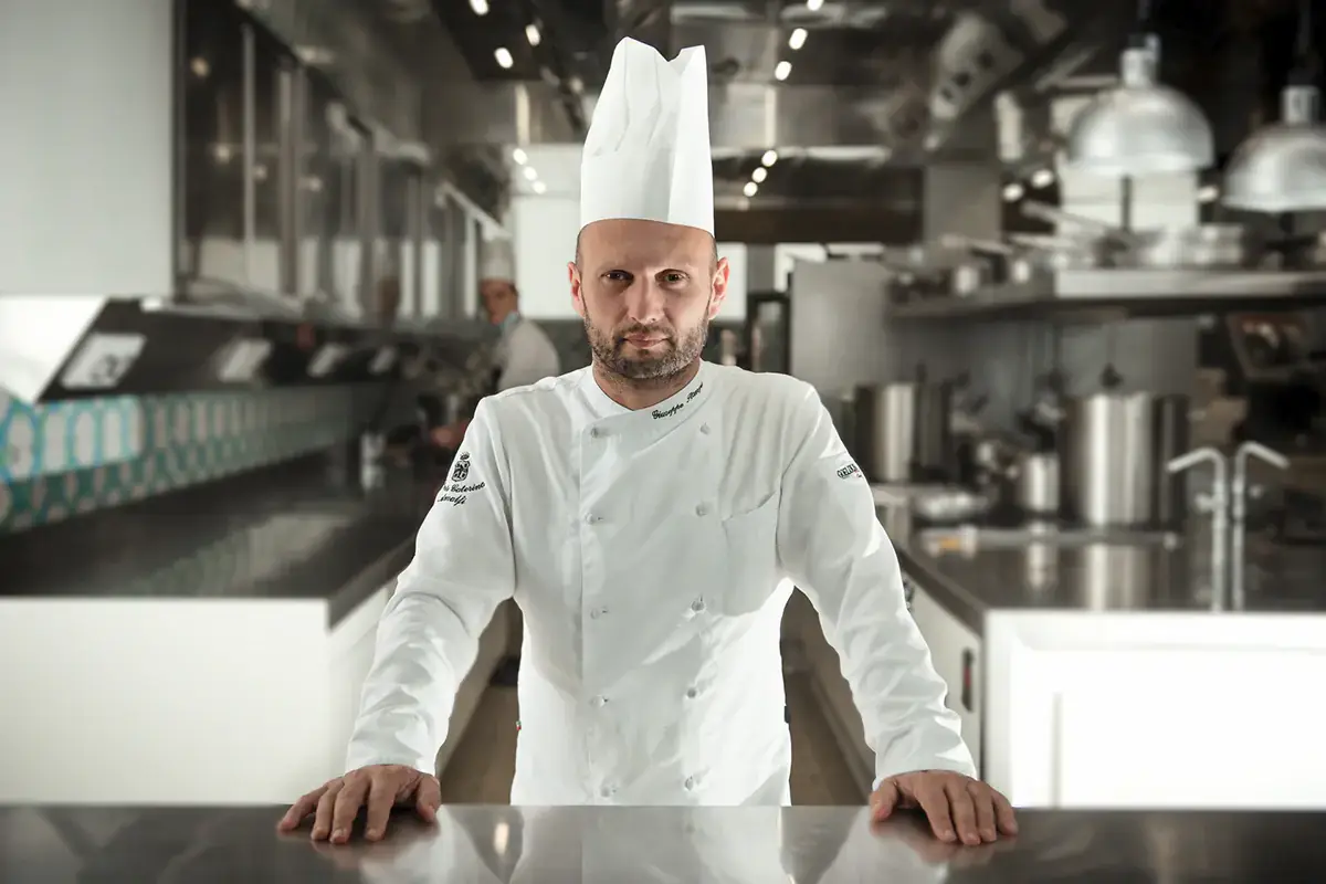 Lo chef Giuseppe Stanzione Cos'&egrave; il lusso? La risposta nel menu di Giuseppe Stazione per il ristorante Il Glicine