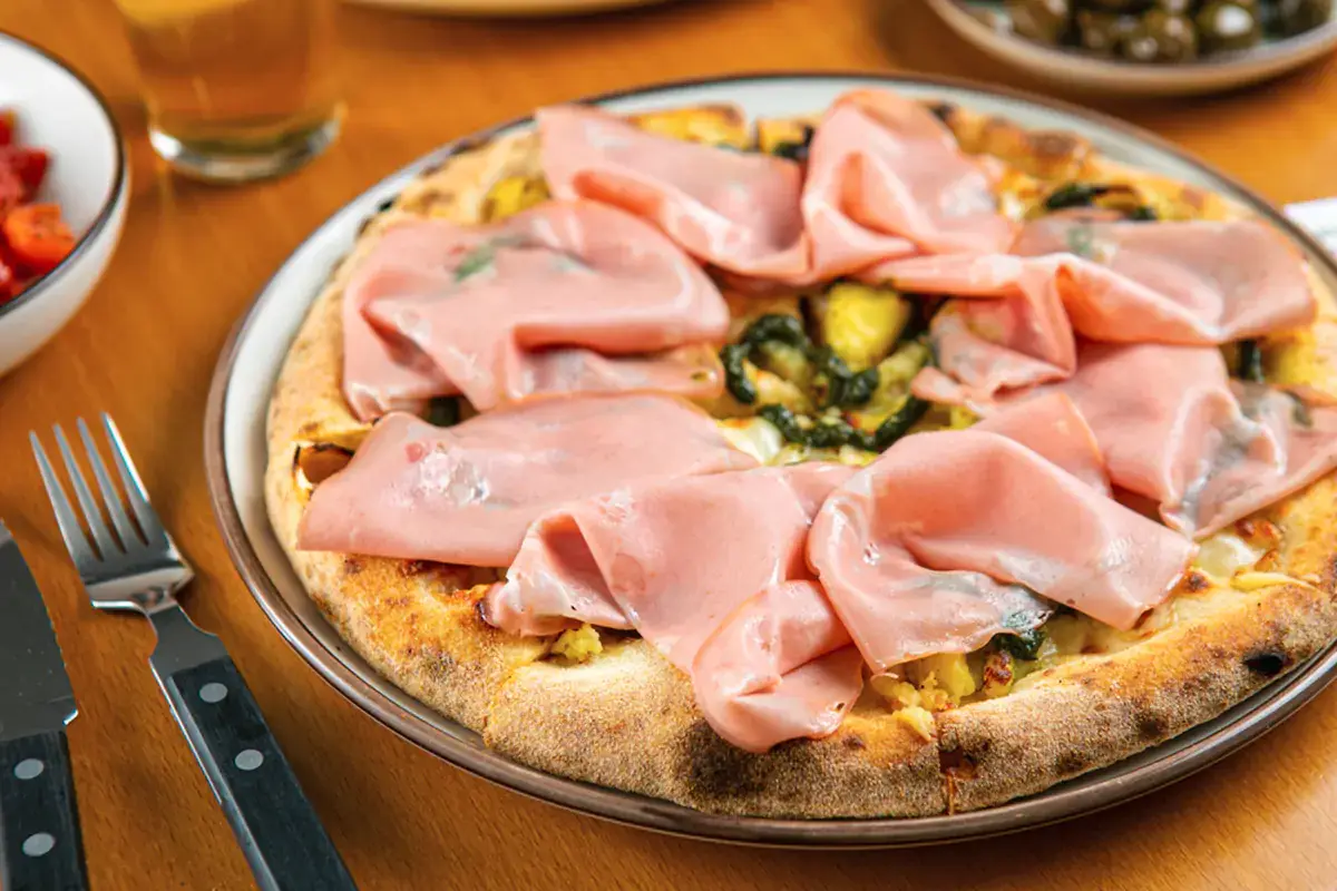Una delle pizze del menu primavera-estate di Berber&egrave; Berber&egrave;, ad agosto tutte e14 le pizzerie sempre aperte