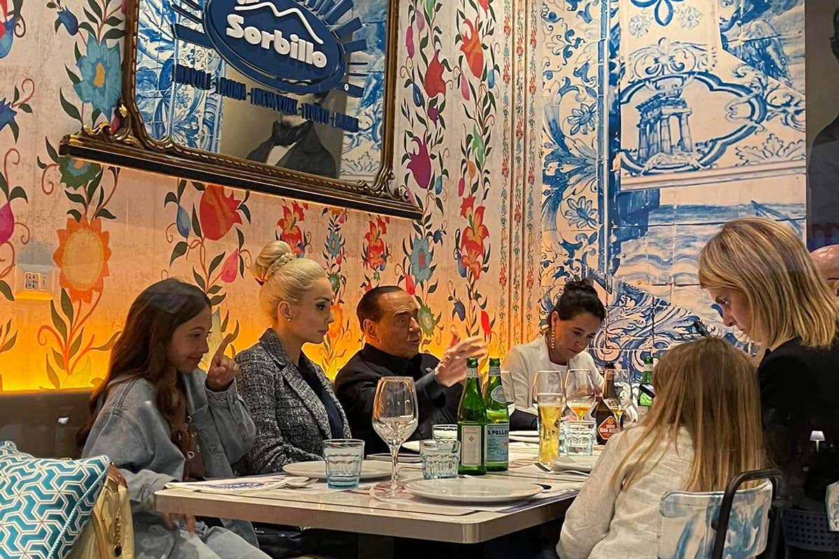 Silvio Berlusconi: un padrone di casa senza eguali e una cucina… senza aglio