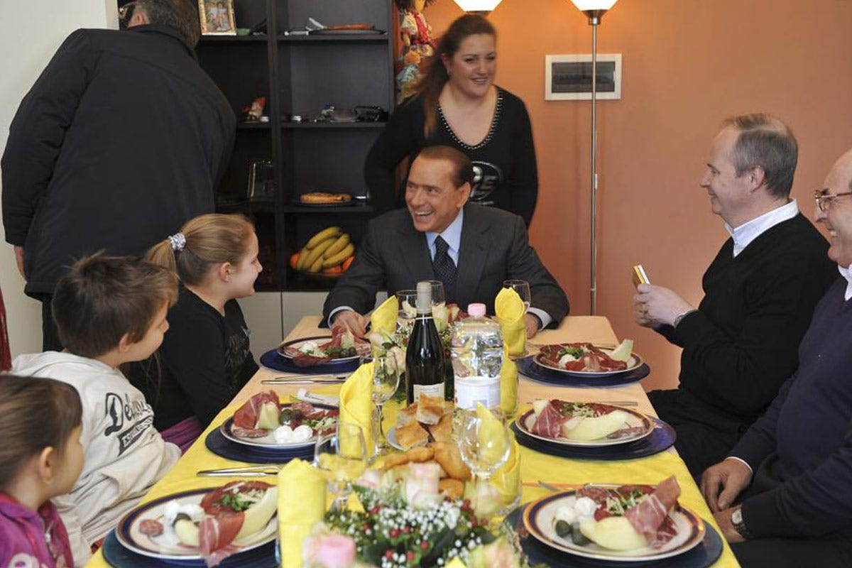 Silvio Berlusconi: un padrone di casa senza eguali e una cucina… senza aglio