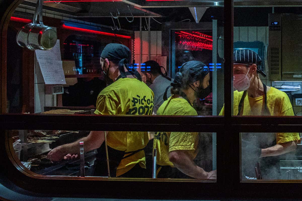 Ronin Robata porta nel centro di Milano l'antico rito dello Yakiniku