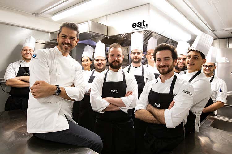 Andrea Berton con la sua brigata (Un'idea per Capodanno? Cena al Super G con Andrea Berton)