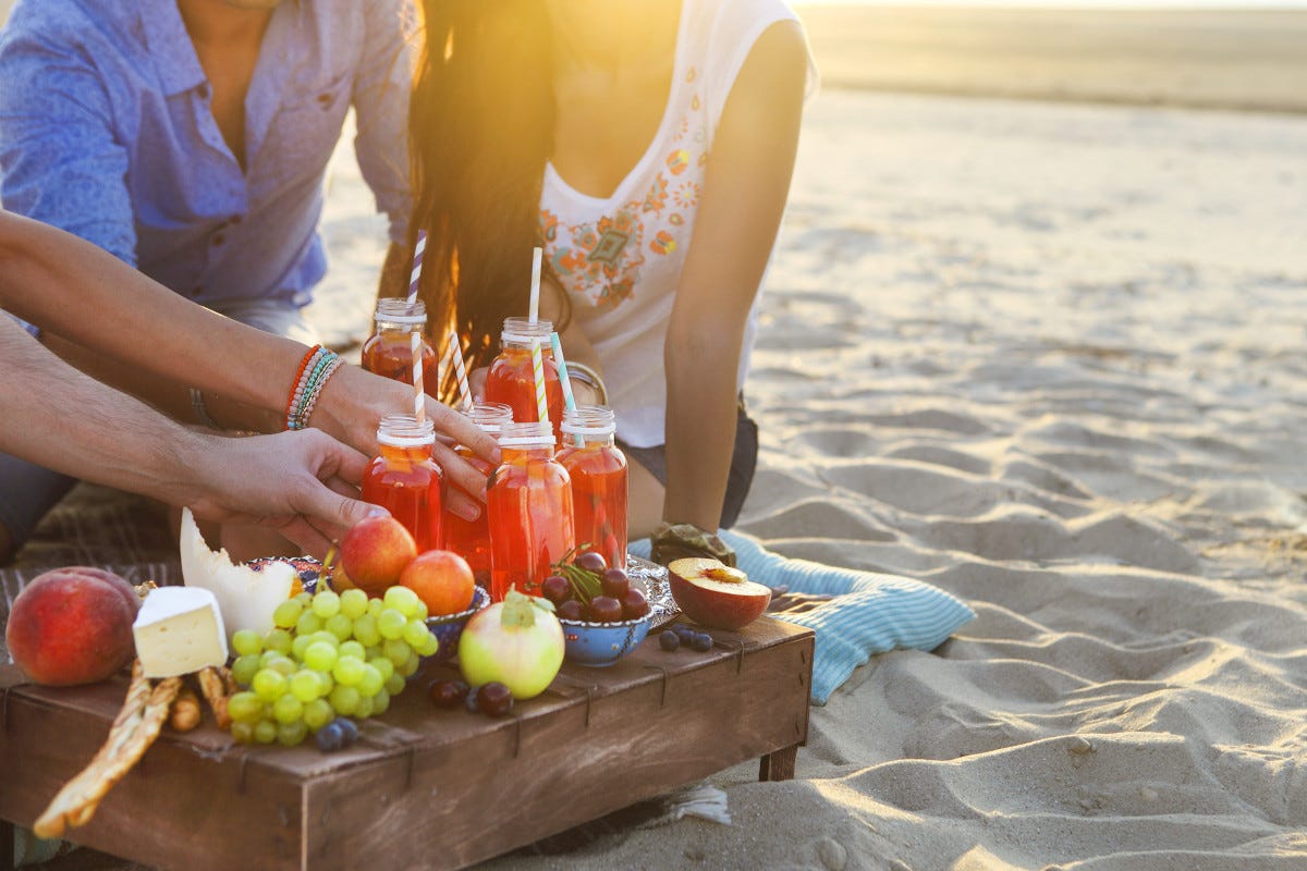 Pranzo in spiaggia? Ecco alcuni consigli per renderlo sano e goloso