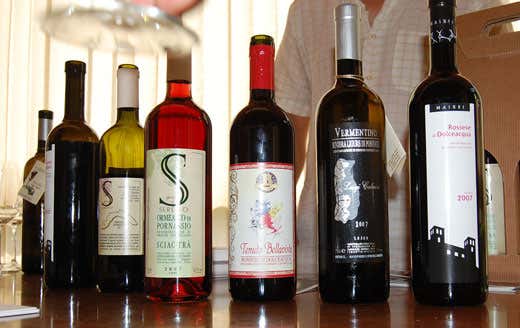 I bianchi e i rossi di Carrugi del vino I bianchi e i rossi di Carrugi del vino